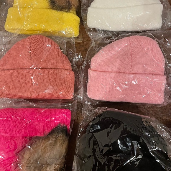 Baby 0-2 year winter beanie with two fur pompoms - Picture 8 of 8